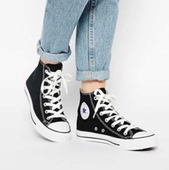 Converse Shoes - Black high top converse